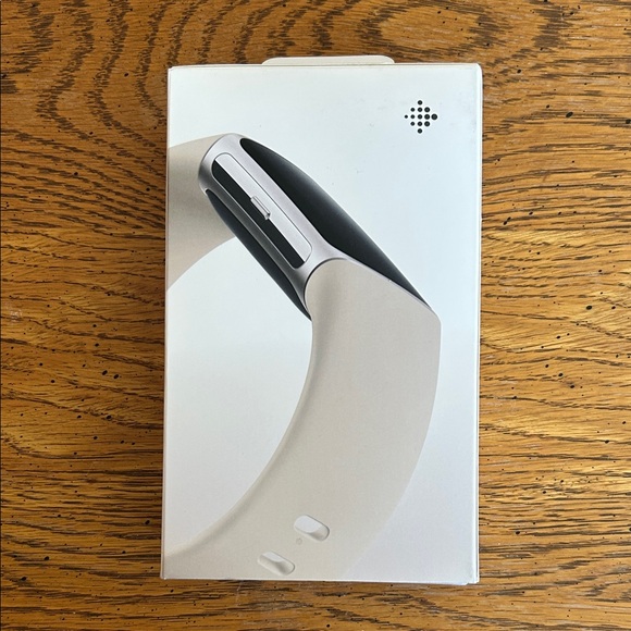Fitbit Charge 6 Smartwatch - White - Picture 4 of 7